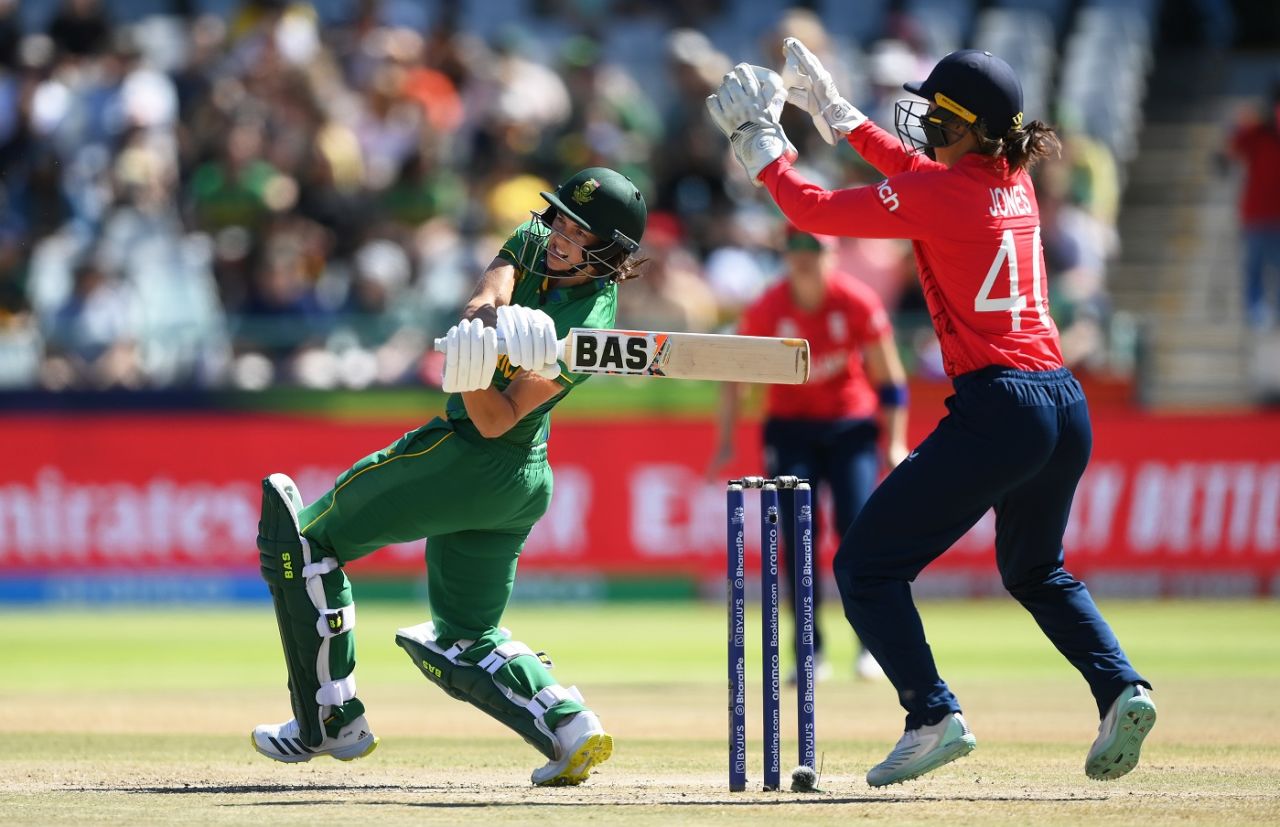 Tazmin Brits and Laura Wolvaardt walk out to open, England vs South Africa, Women's T20 World Cup, semi-final, Cape Town, February 24, 2023
