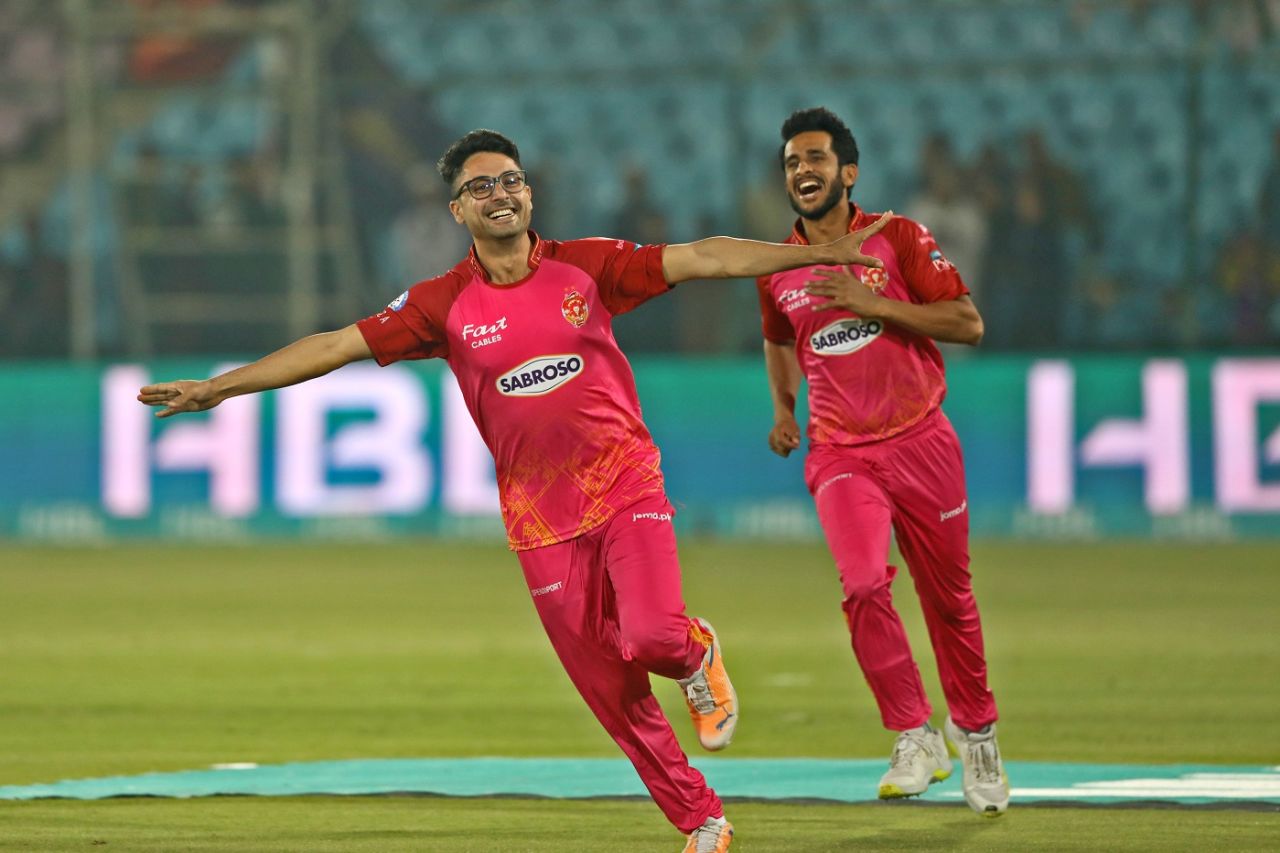 Abrar Ahmed and Hasan Ali celebrate, Islamabad United vs Quetta Gladiators, PSL, Karachi, February 25, 2023