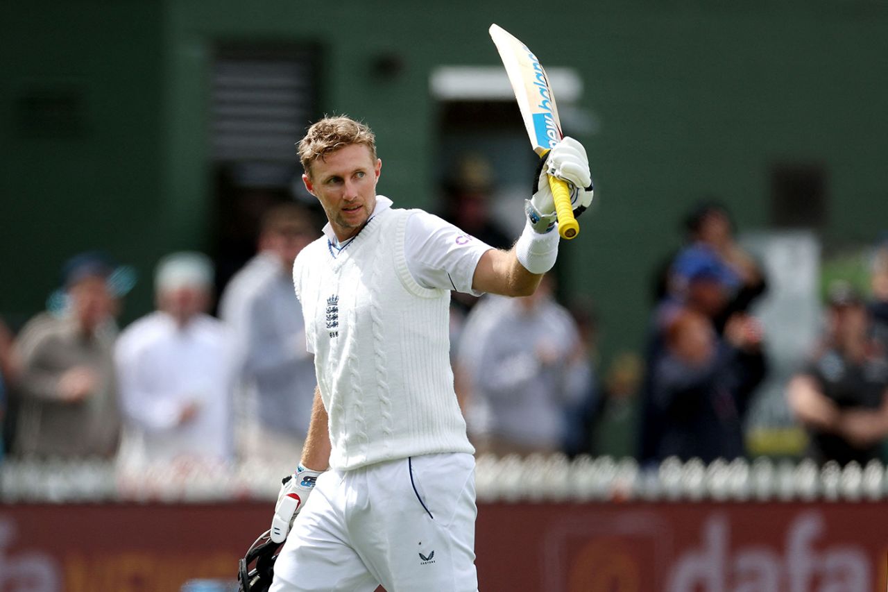 Joe Root takes the applause after walking off unbeaten on 153, New Zealand vs England, 2nd Test, Wellington, 2nd day, February 25, 2023