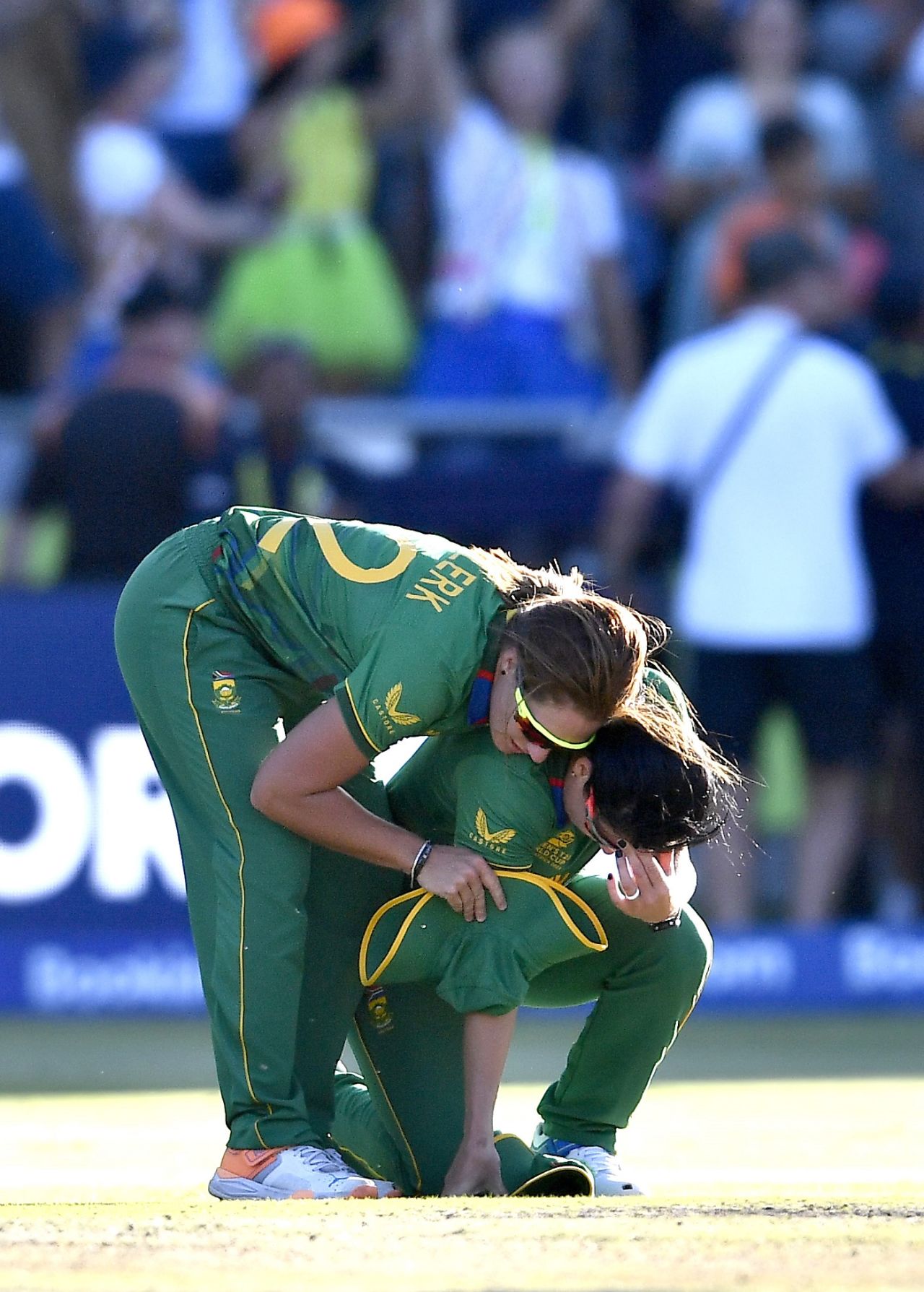 Nadine de Klerk checks in on Marizanne Kapp after the win, South Africa vs England, Women's T20 World Cup semi-final, Cape Town, February 25, 2023