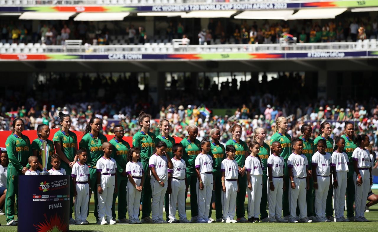 Players line up for the national anthem, South Africa vs Australia, Women's T20 World Cup, Final, Cape Town, February 26, 2023