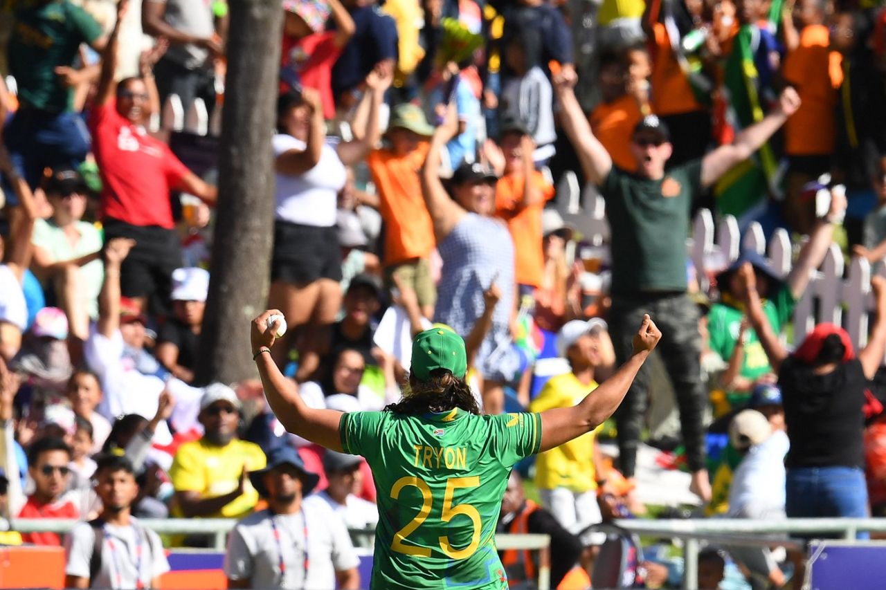 Chloe Tryon celebrates with the crowd after taking a low-catch to remove Meg Lanning, South Africa vs Australia, Women's T20 World Cup, Final, Cape Town, February 26, 2023