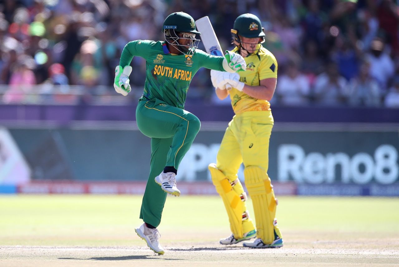 Sinalo Jafta celebrates the wicket of Grace Harris, South Africa vs Australia, Women's T20 World Cup, Final, Cape Town, February 26, 2023