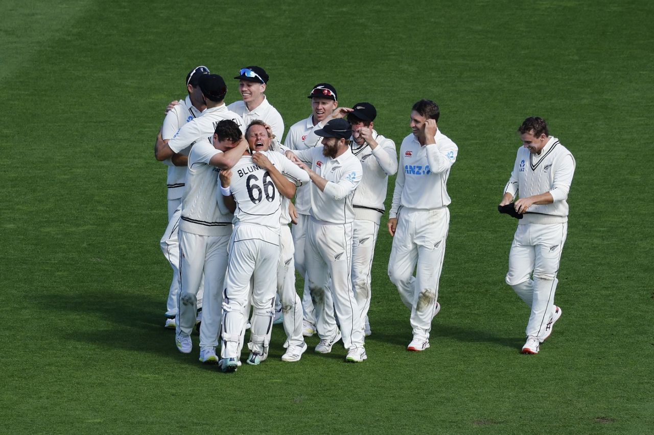 Neil Wagner is mobbed by teammates after he dismissed James Anderson, New Zealand vs England, 2nd Test, Wellington, 5th day, February 28, 2023