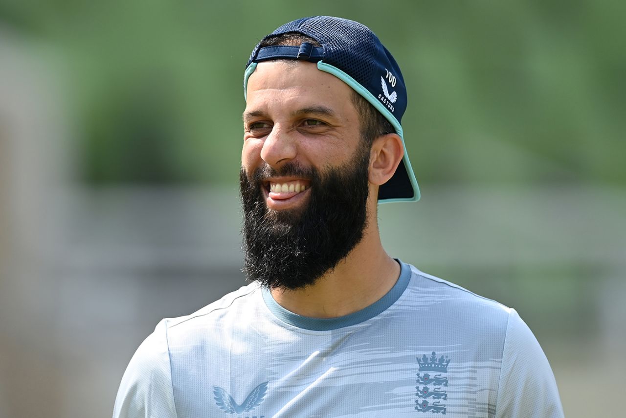 Moeen Ali in a playful mood in training, England training, Dhaka, Bangladesh, February 28, 2023