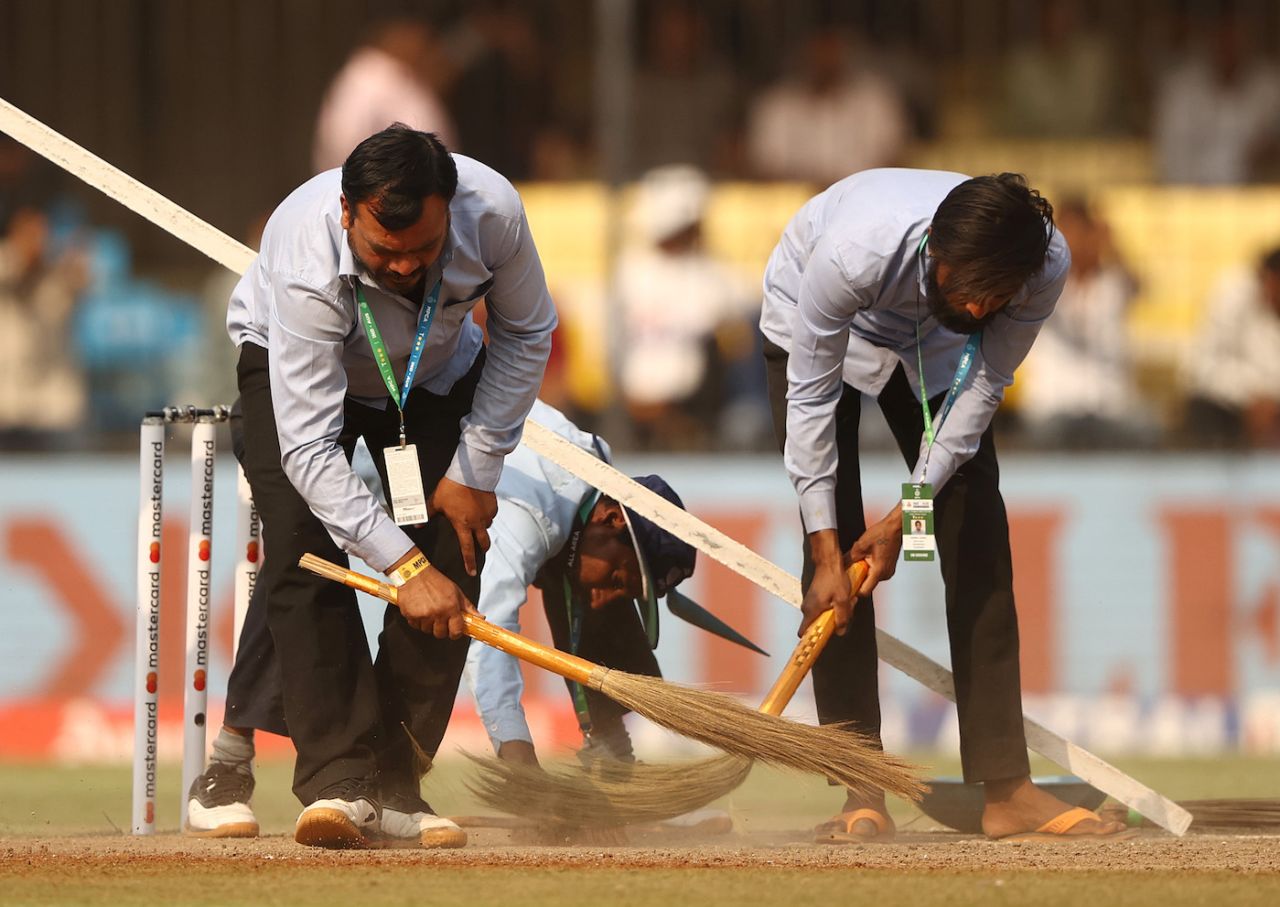 The pitch gets a clean-up before the final hour, India vs Australia, 3rd Test, Indore, 1st day, March 1, 2023
