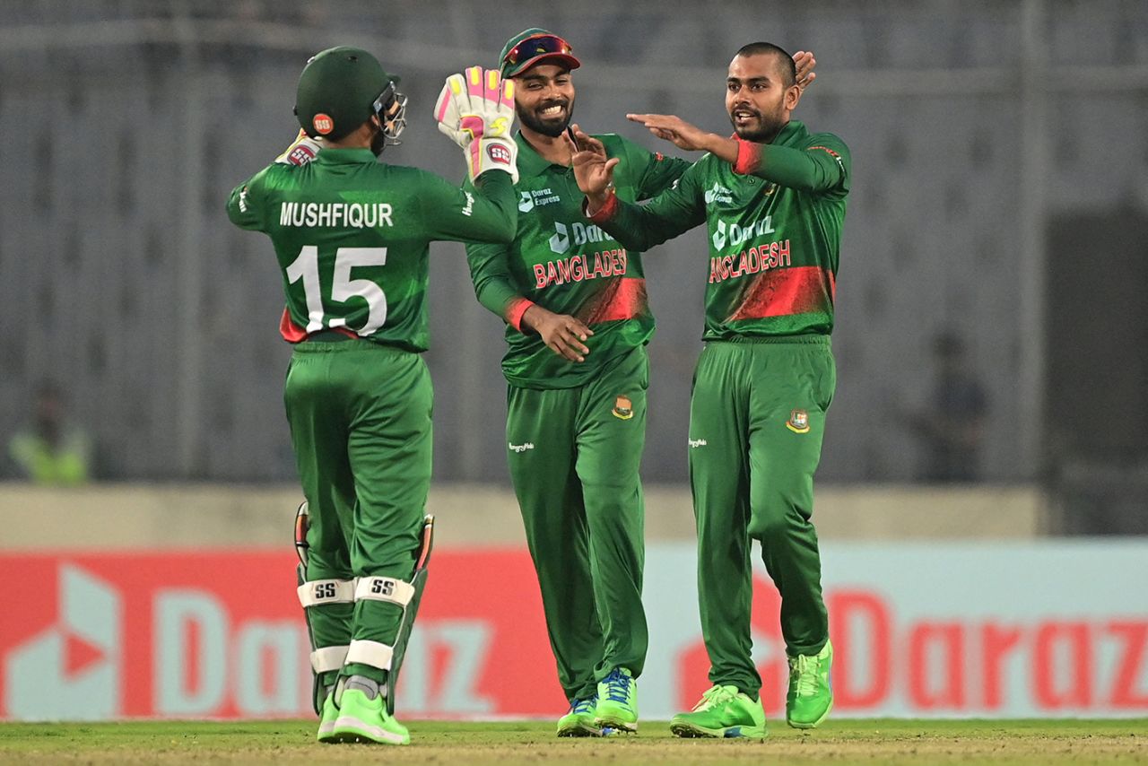 Mehidy Hasan Miraz kept things tight through the middle overs, Bangladesh vs England, 1st ODI, Mirpur, March 1, 2023