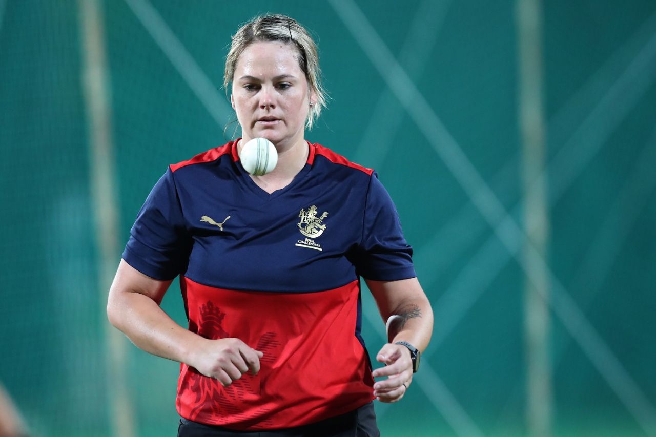 Dane van Niekerk sweats it out during the Royal Challengers Bangalore's training session, Mumbai, March 1, 2023