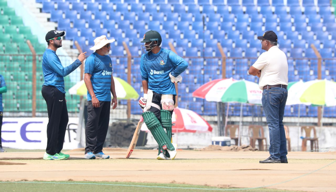 Tamim Iqbal and Shakib Al Hasan have a conversation as Chandika Hathurusingha looks on, Chattogram, March 5, 2023