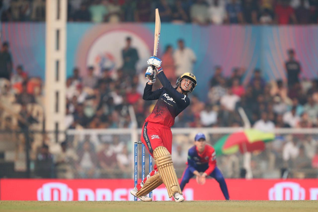Smriti Mandhana launches one down the ground, Royal Challengers Bangalore vs Delhi Capitals, Women's Premier League 2023, Brabourne Stadium, Mumbai, March 5, 2023