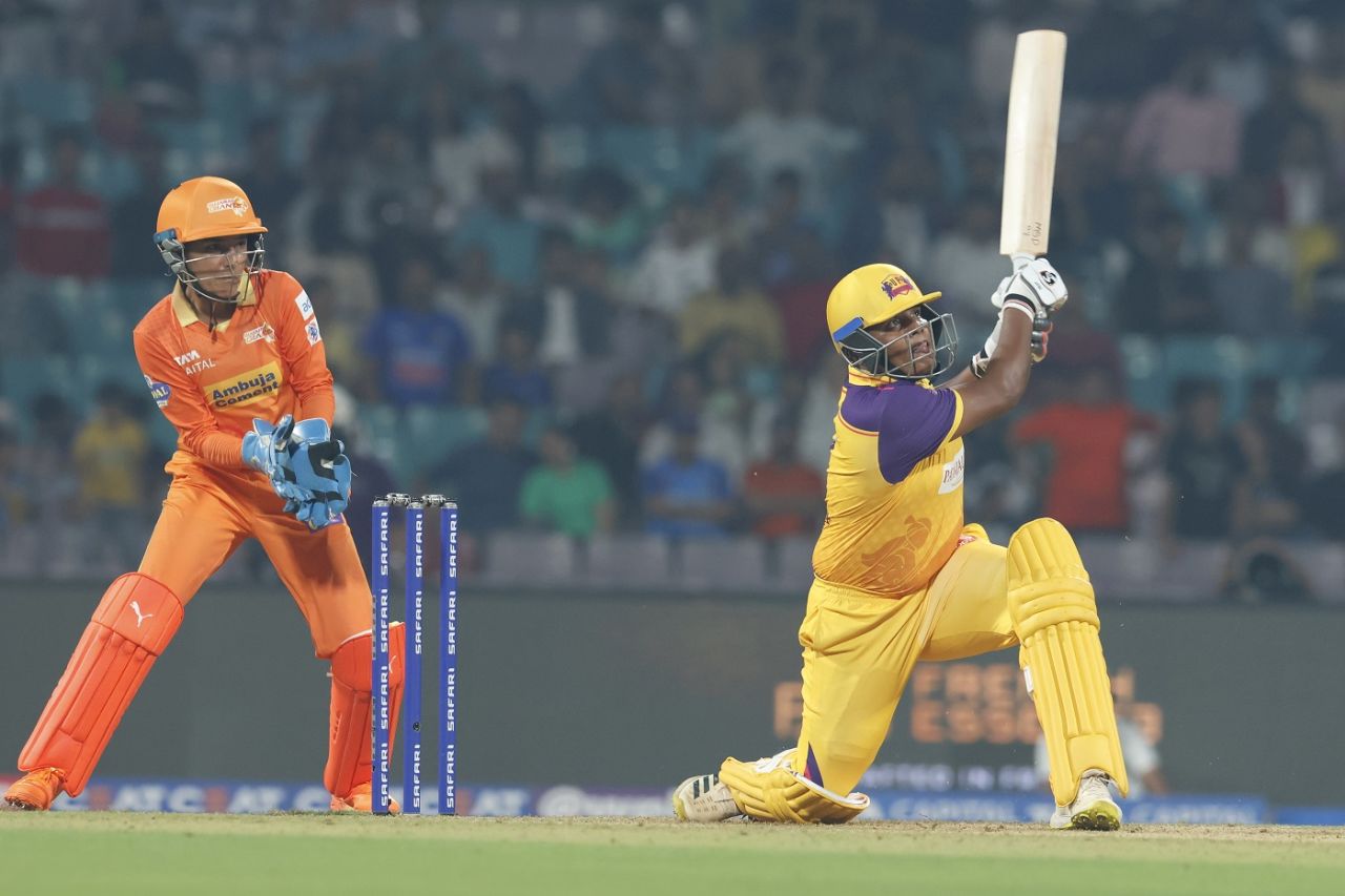 Kiran Navgire hits a six over the leg side, UP Warriorz vs Gujarat Giants, WPL 2023, March 5, 2023, Mumbai