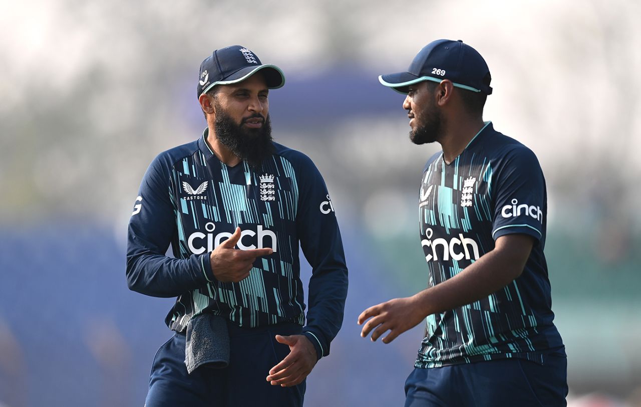 Adil Rashid chats with England debutant and fellow leggie Rehan Ahmed, Bangladesh vs England, 3rd ODI, Chattogram, March 6, 2023