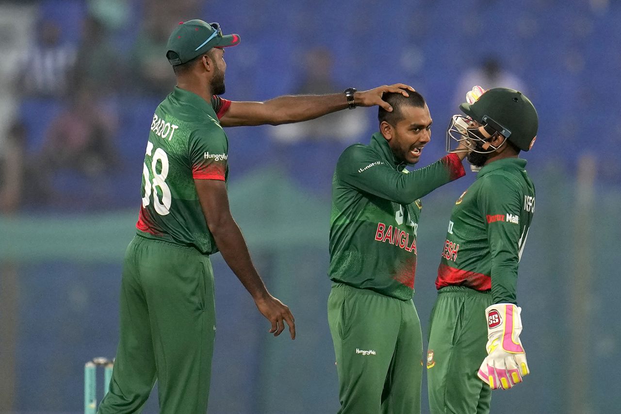 Mehidy Hasan Miraz had Sam Curran caught in the deep, Bangladesh vs England, 3rd ODI, Chattogram, March 6, 2023