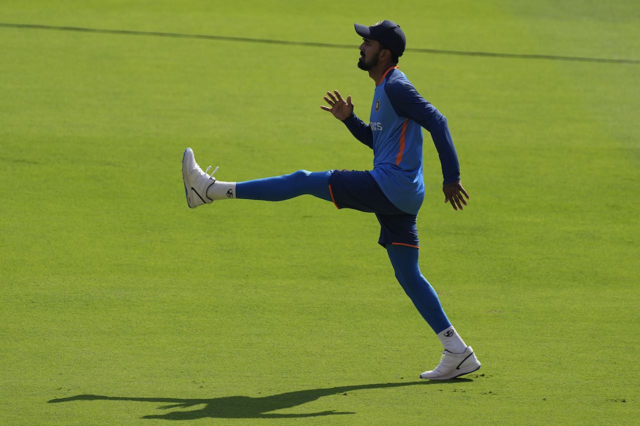KL Rahul exercises in the lead up to the fourth Test, Ahmedabad, March 8, 2023