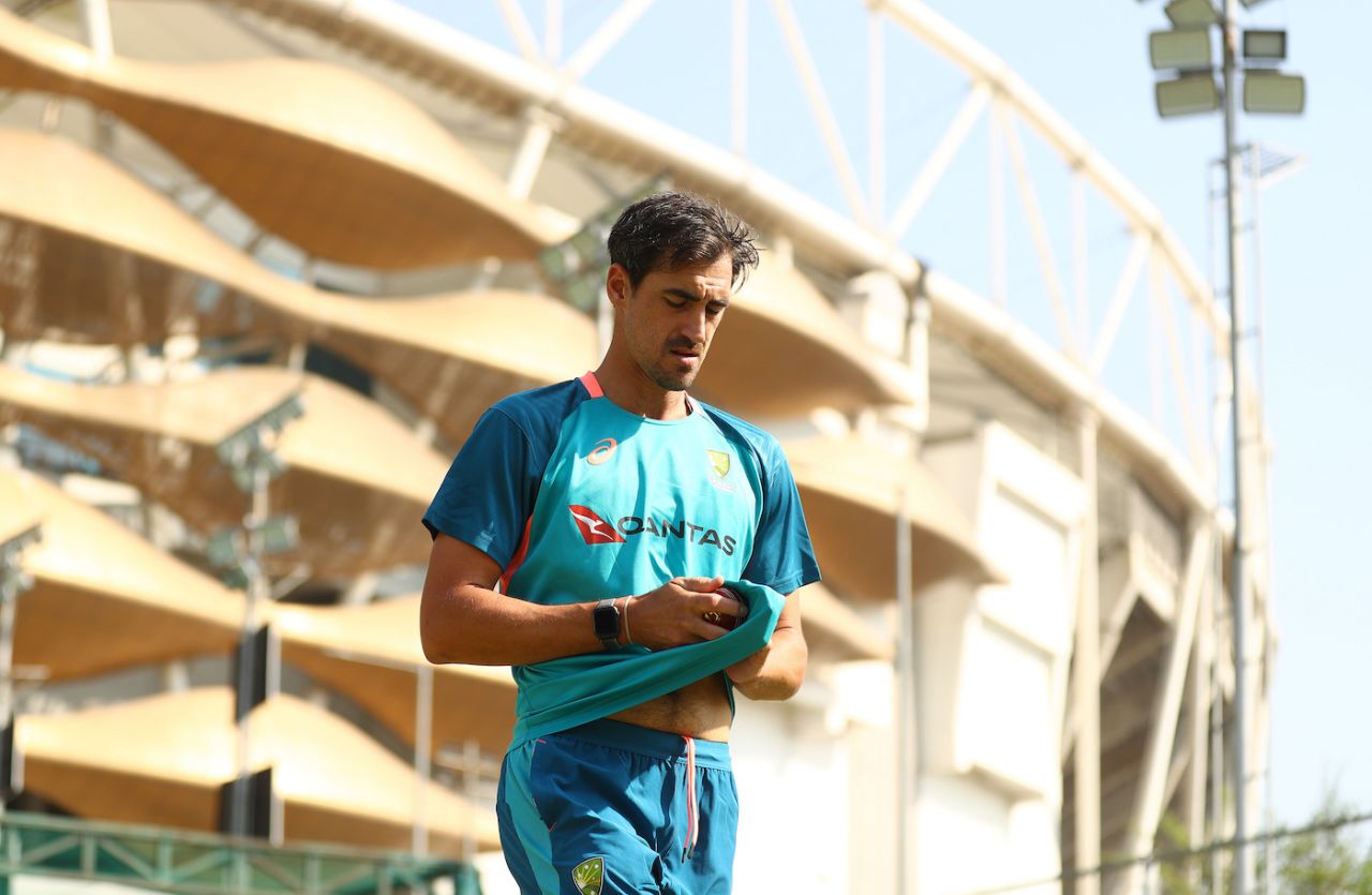 Mitchell Starc has a bowl in the build-up to the Test, India vs Australia, 4th Test, Ahmedabad, March 8, 2023
