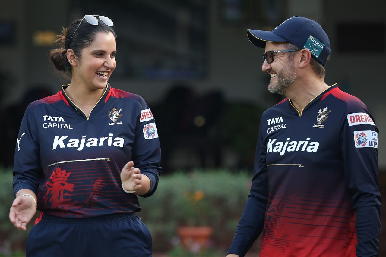 The RCB mentor Sania Mirza in conversation with Mike Hesson, Gujarat Giants vs Royal Challengers Bangalore, Women's Premier League, Brabourne, March 8, 2023