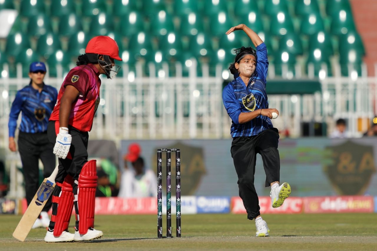 Fatima Sana bowls, Amazons vs Super Women, 1st match, Women's League, Rawalpindi, March 8, 2023