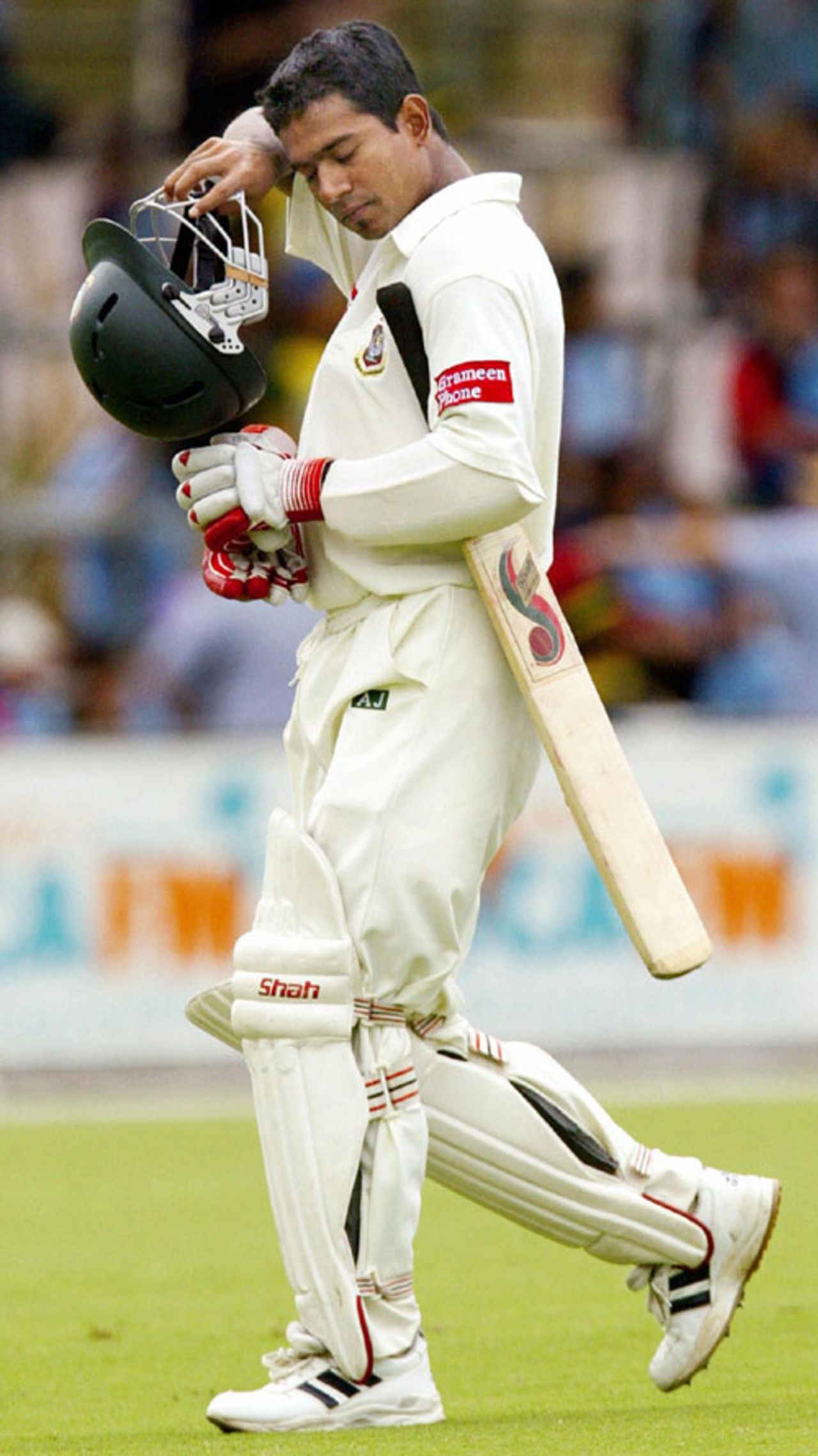 Hannan Sarkar wipes his brow after being dismissed for 76, Australia v Bangladesh, Cairns, July 25, 2003