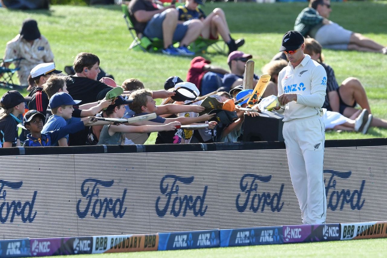 Will Young finds time to please the fans, New Zealand vs Sri Lanka, 1st Test, Christchurch, 3rd day, March 11, 2023