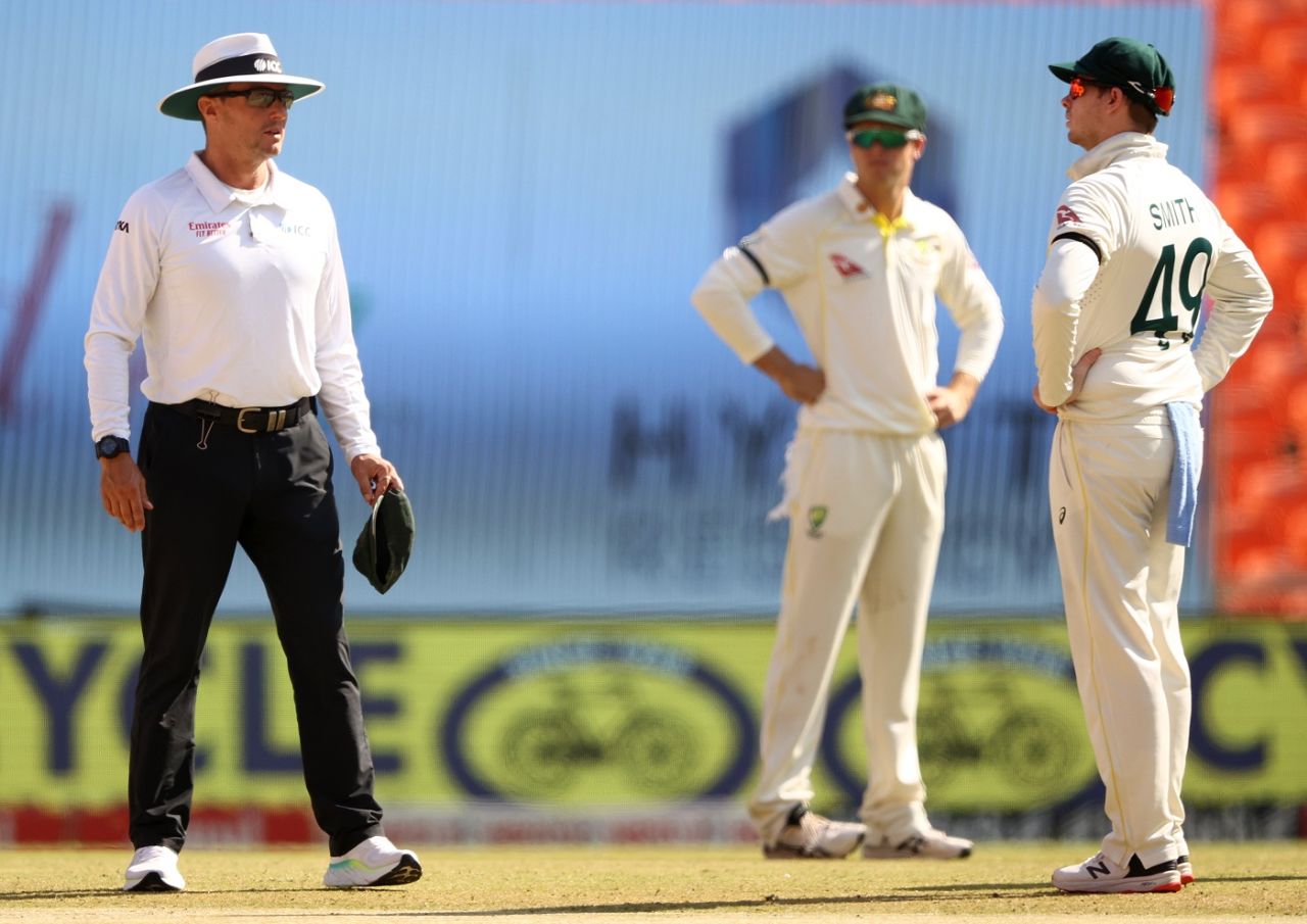 Steven Smith and umpire Richard Kettleborough have a chat after a DRS decision did not go Australia's way, India vs Australia, 4th Test, Ahmedabad, 3rd day, March 11, 2023