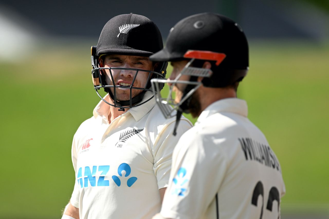 Tom Latham and Kane Williamson have a chat, New Zealand vs Sri Lanka, 1st Test, Christchurch, 5th day, March 13, 2023
