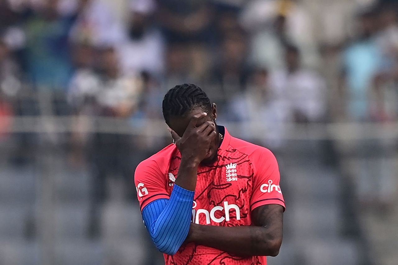 Jofra Archer winces as Rehan Ahmed drops a catch at point, Bangladesh vs England, 3rd T20I, Dhaka, March 14, 2023