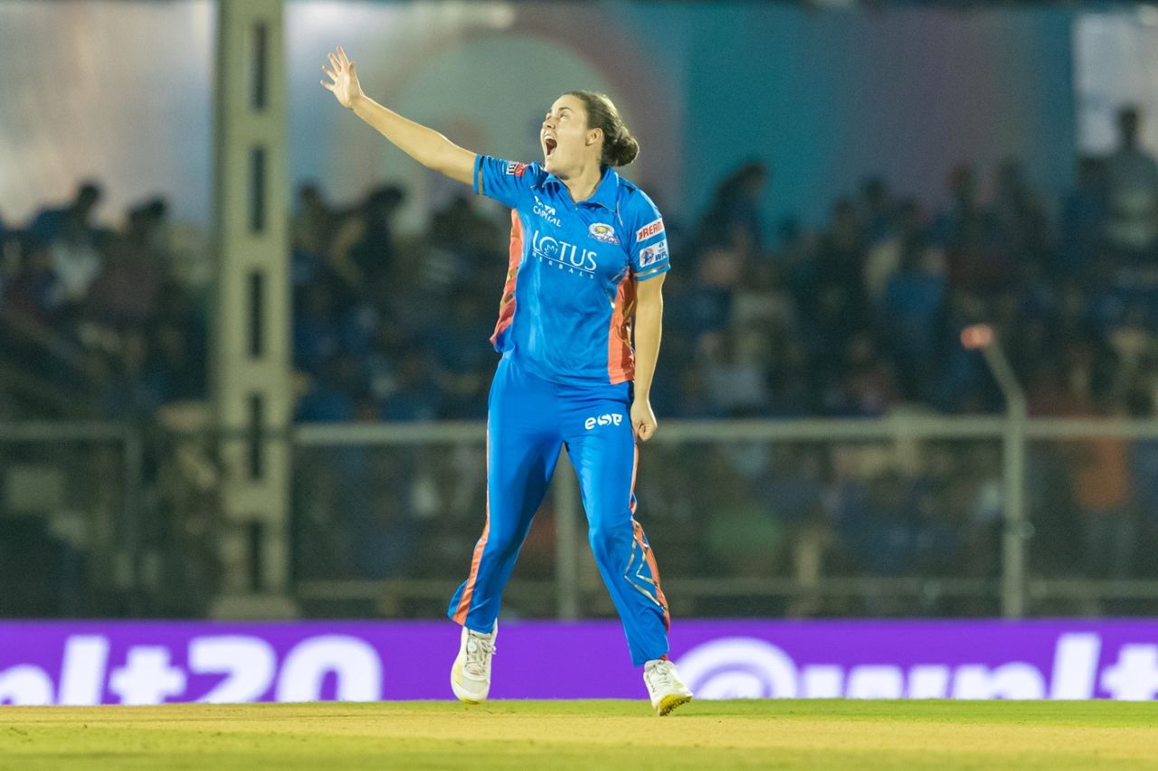 Nat Sciver-Brunt roars after striking with her first ball, Mumbai Indians vs Gujarat Giants, WPL, Brabourne, March 14, 2023