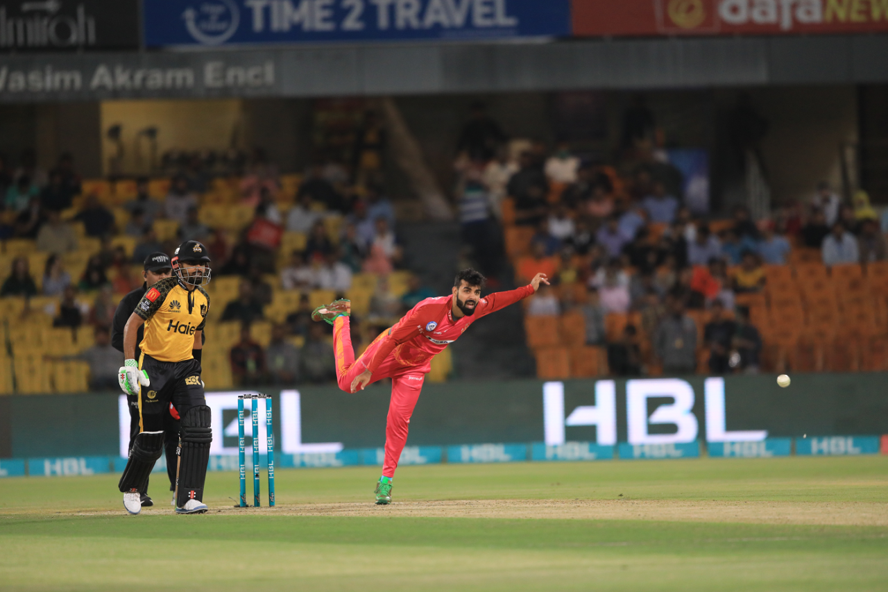 Shadab Khan took two wickets as United pulled Zalmi back, Peshawar Zalmi vs Islamabad United, PSL, Lahore, March 16, 2023