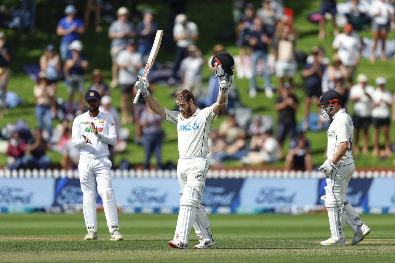 Kane Williamson acknowledges the applause after his century, New Zealand vs Sri Lanka, 2nd Test, Wellington, 2nd day, March 18, 2023