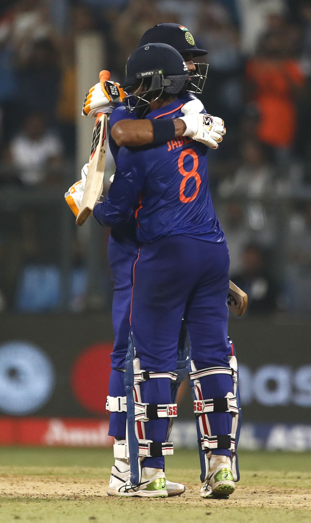 KL Rahul and Ravindra Jadeja celebrate after completing the job, India vs Australia, 1st ODI, Mumbai, March 17, 2023