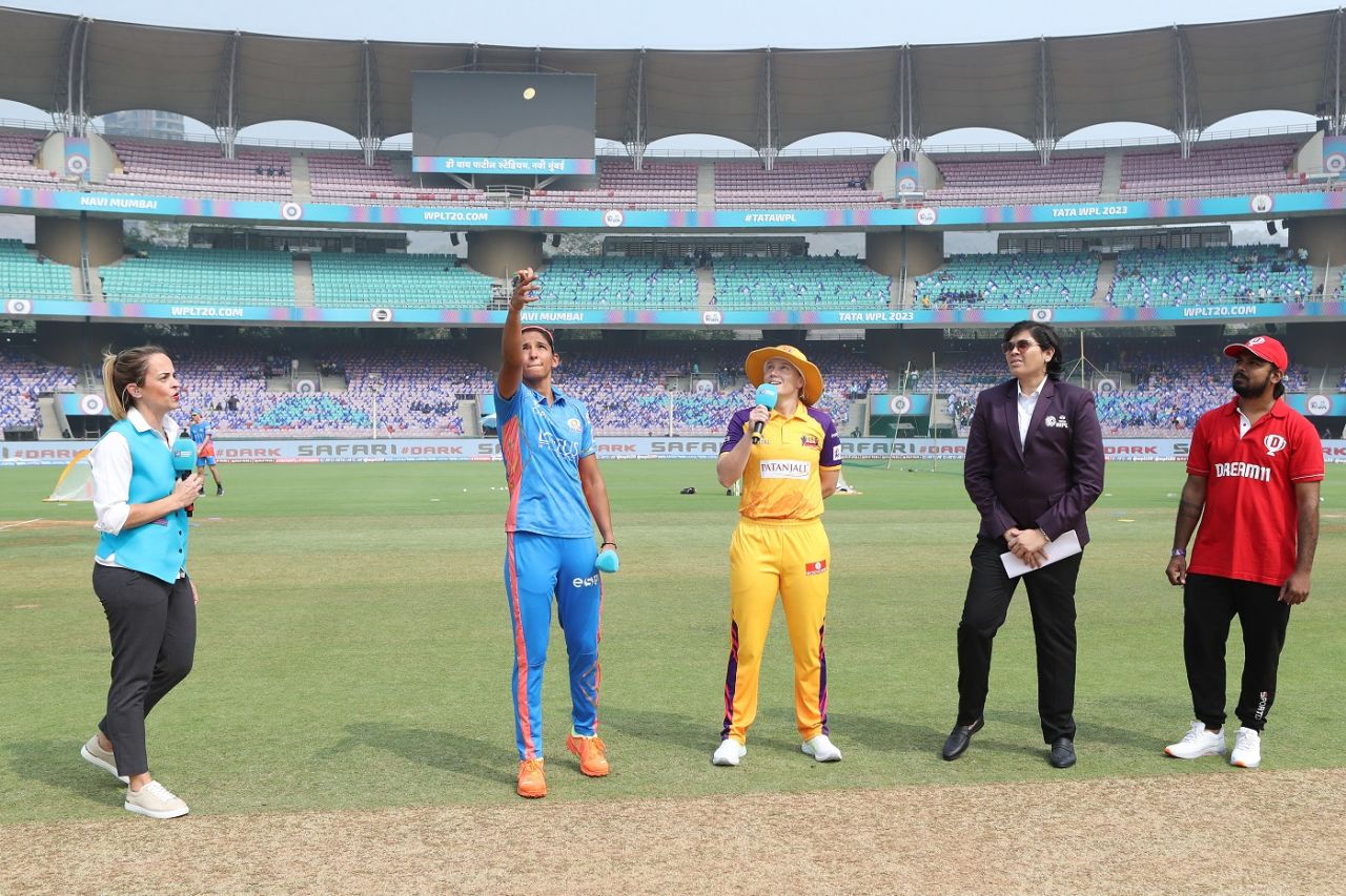 Harmanpreet Kaur and Alyssa Healy at the toss, Mumbai Indians vs UP Warriorz, Women's Premier League, Navi Mumbai, March 18, 2023
