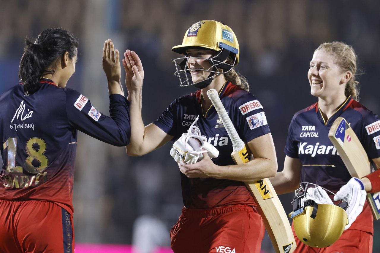 Smriti Mandhana, Ellyse Perry and Heather Knight celebrate victory, Royal Challengers Bangalore vs Gujarat Giants, WPL 2023, Brabourne Stadium, March 18, 2023