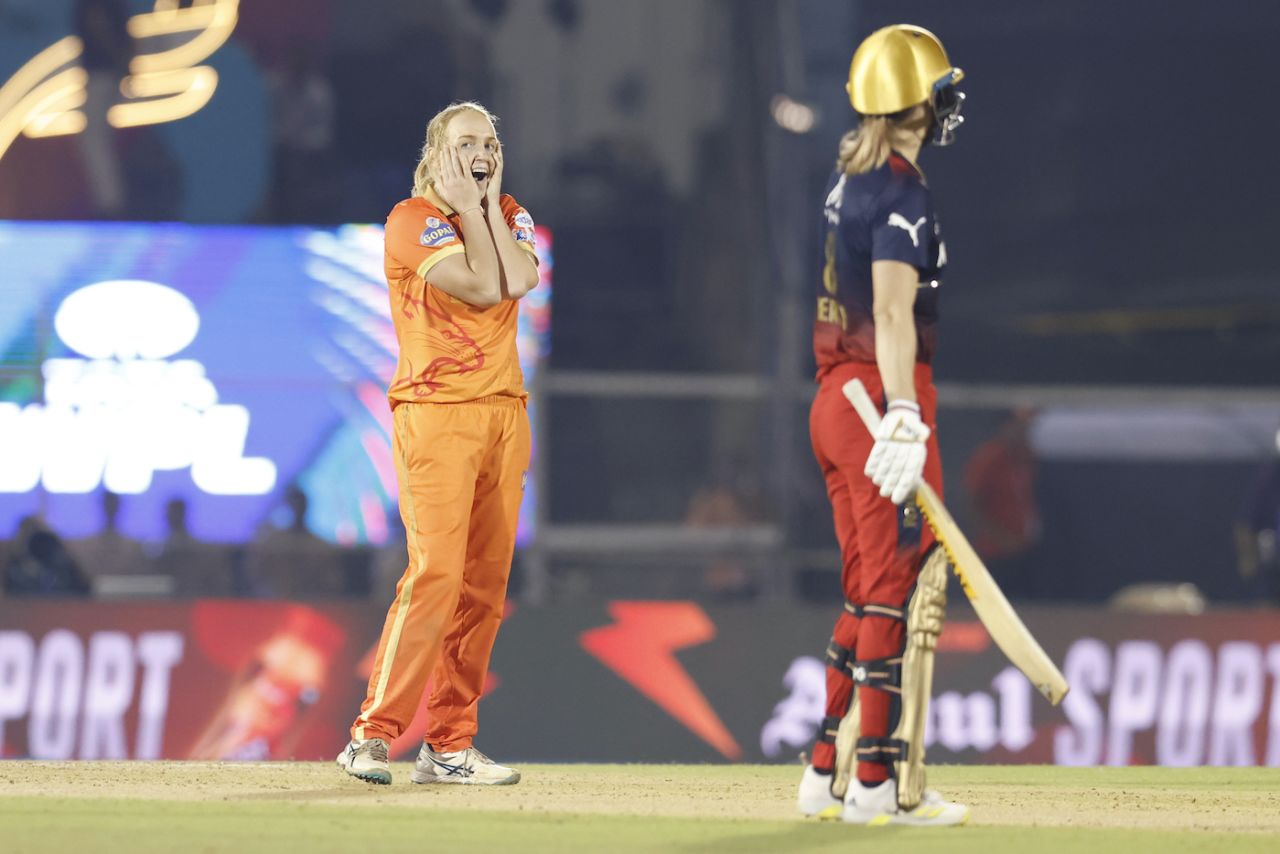 Kim Garth can't believe her luck after dismissing Sophie Devine on 99, Royal Challengers Bangalore vs Gujarat Giants, WPL 2023, Brabourne Stadium, March 18, 2023