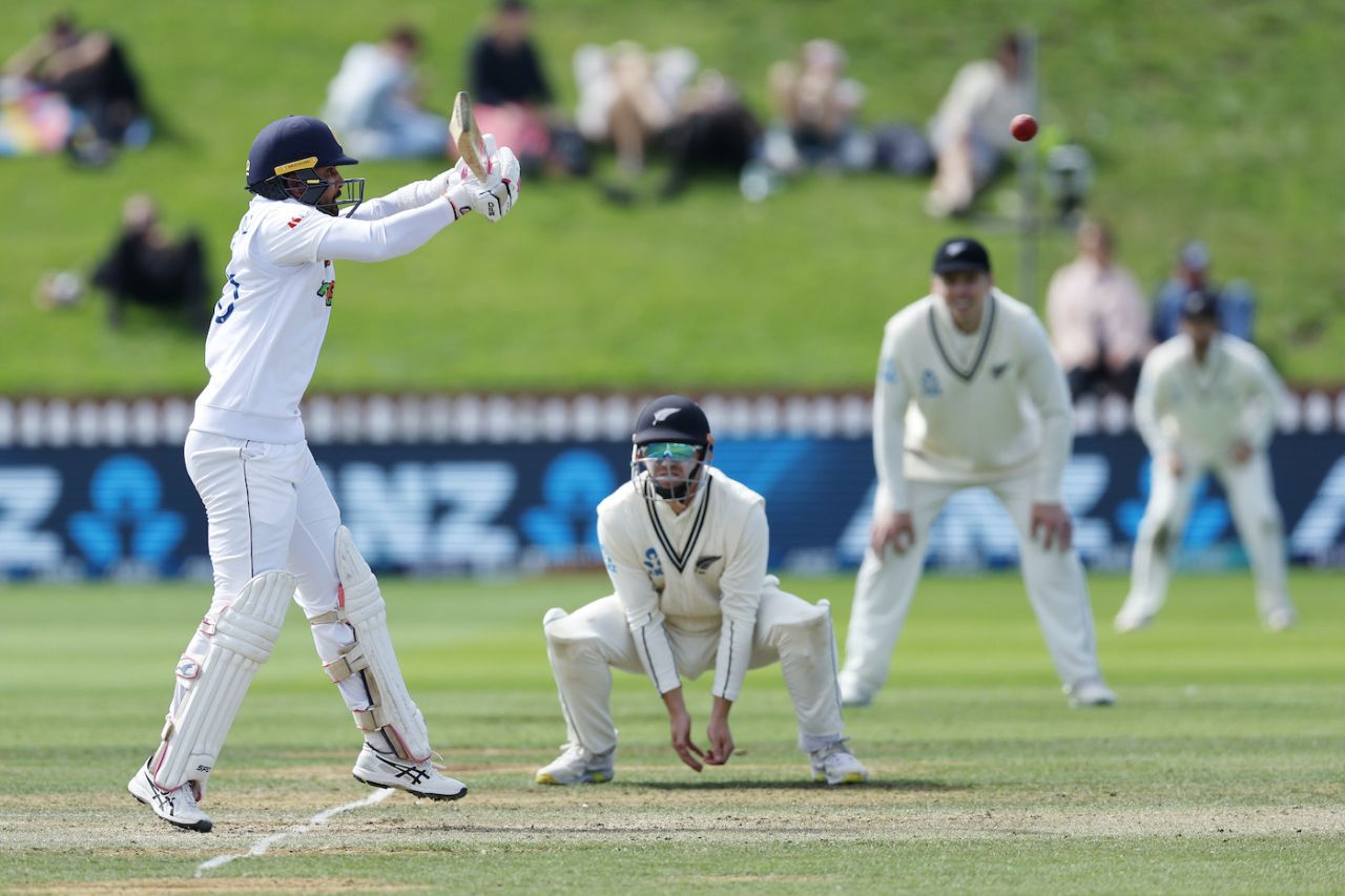 Dinesh Chandimal pulls with three fielders aligned along square, New Zealand vs Sri Lanka, 2nd Test, 4th day, Wellington, March 20, 2023