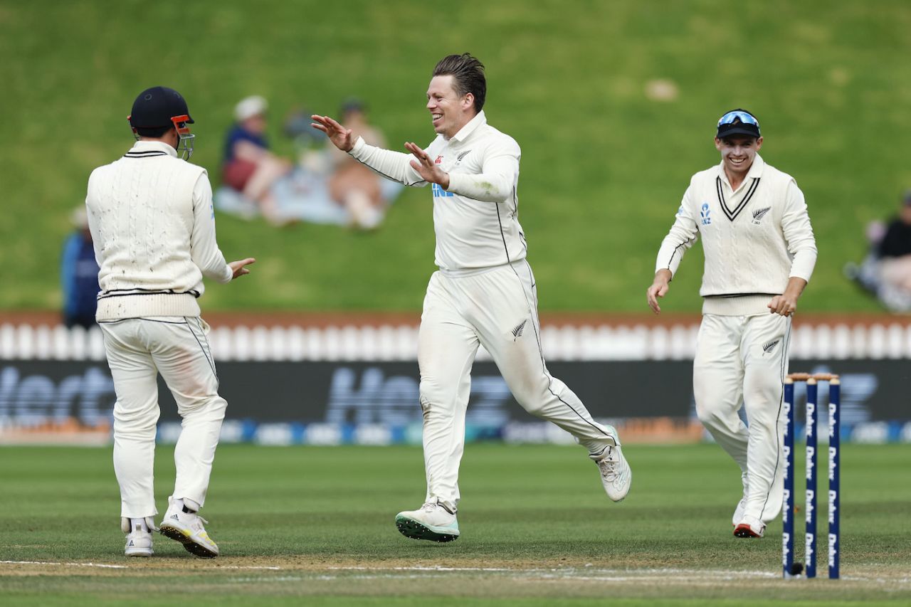 Michael Bracewell watches Tom Latham run across in celebration, New Zealand vs Sri Lanka, 2nd Test, 4th day, Wellington, March 20, 2023