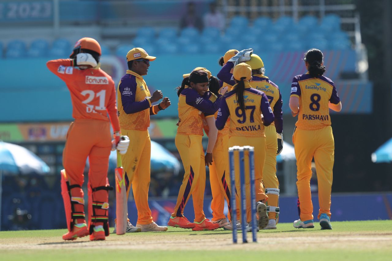 Rajeshwari Gayakwad is mobbed after sending back Sophia Dunkley, Gujarat Giants vs UP Warriorz, WPL 2023, Mumbai, March 20, 2023