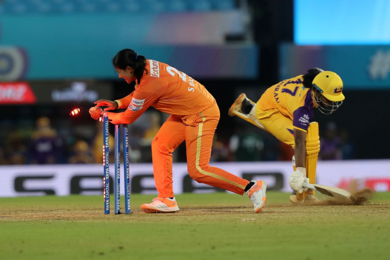 Sneh Rana catches Simran Shaikh short in the dramatic last over, Gujarat Giants vs UP Warriorz, WPL 2023, Mumbai, March 20, 2023