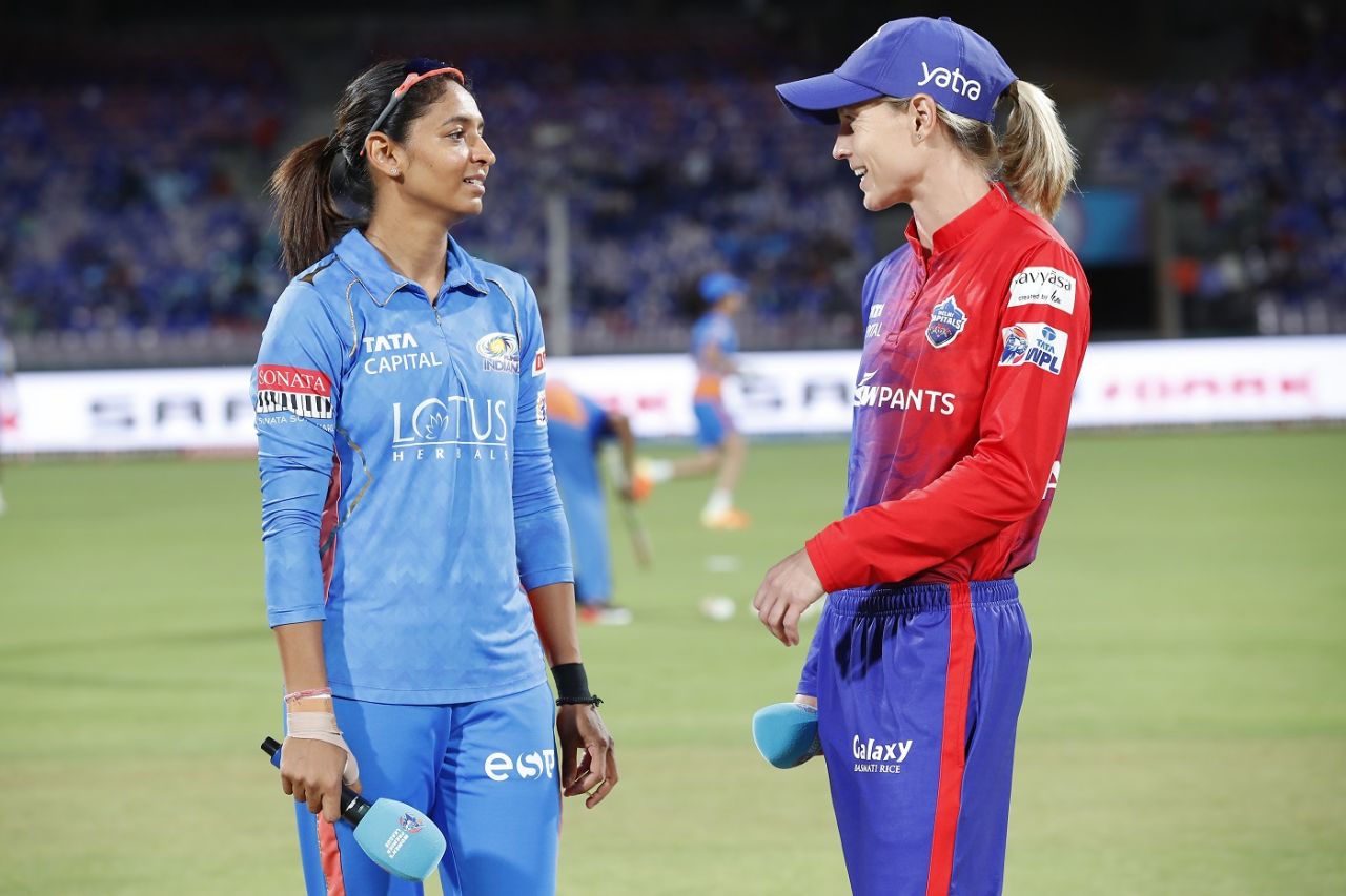 Harmanpreet Kaur and Meg Lanning have a chat, Mumbai Indians vs Delhi Capitals, WPL 2023, Navi Mumbai, March 20, 2023