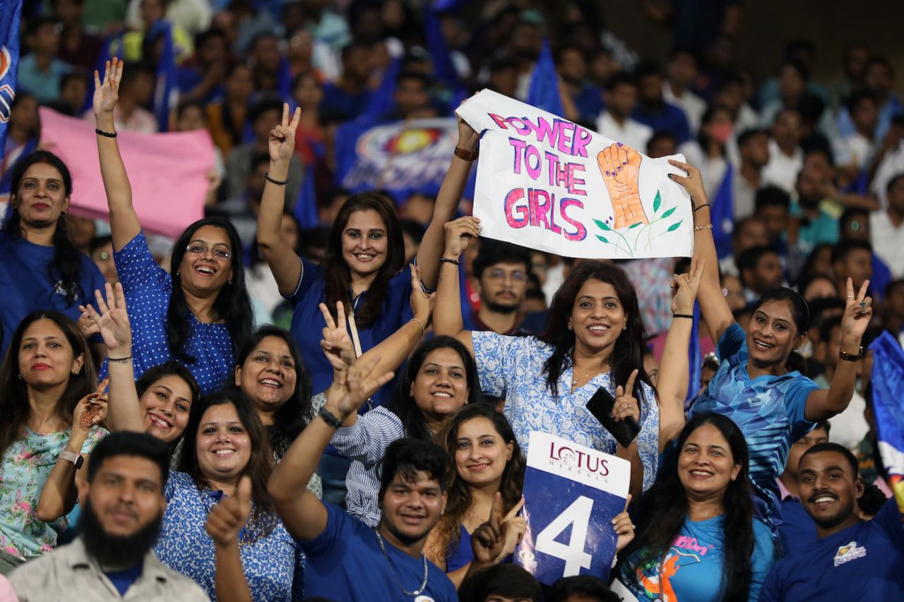 Fans get into the action at DY Patil Stadium, Mumbai Indians vs Delhi Capitals, WPL 2023, Navi Mumbai, March 20, 2023
