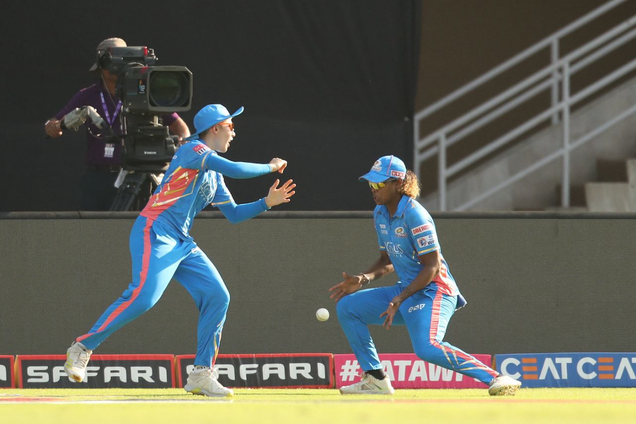 Issy Wong and Hayley Matthews let Richa Ghosh off the hook, Mumbai Indians vs Royal Challengers Bangalore, WPL 2023, Mumbai, March 21, 2023
