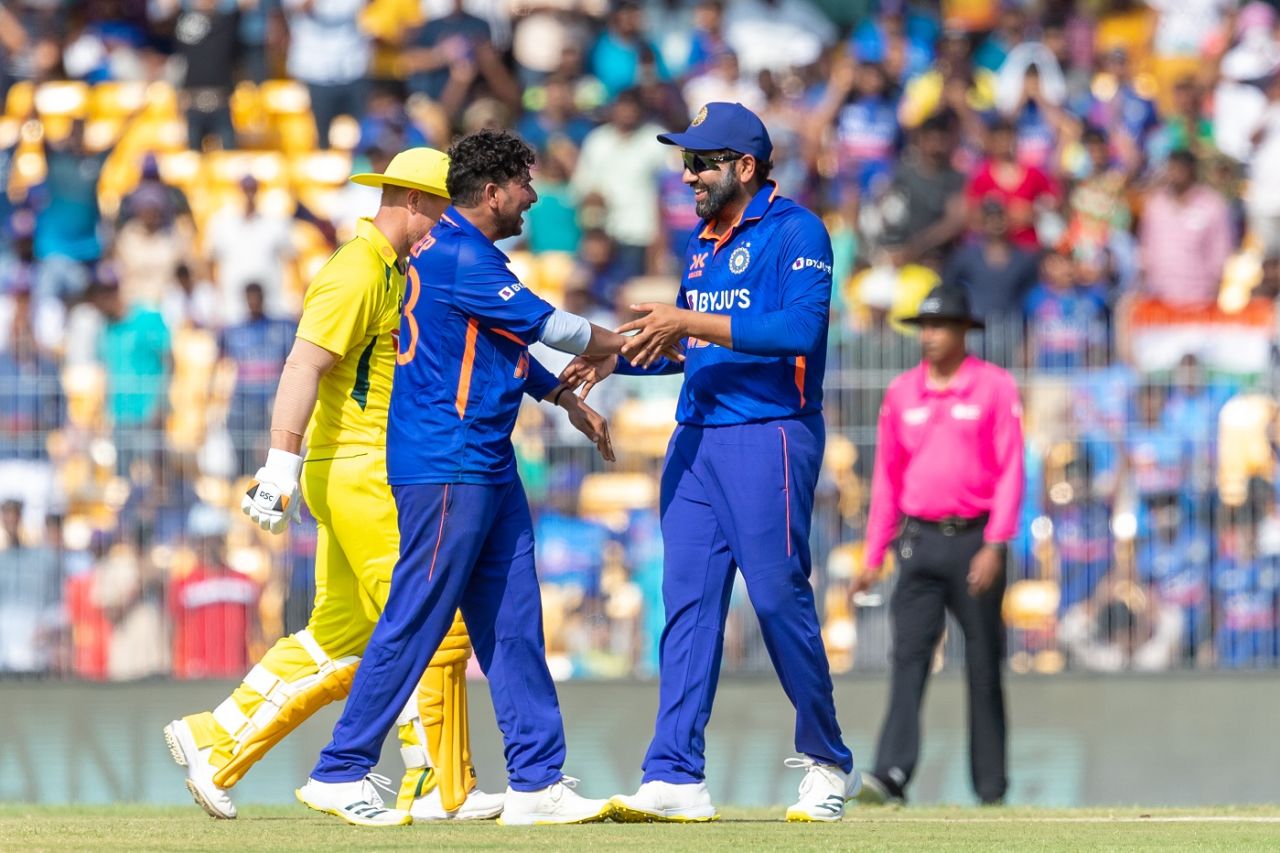 Kuldeep Yadav celebrates with Rohit Sharma after dismissing David Warner, India vs Australia, 3rd ODI, Chennai, March 22, 2023