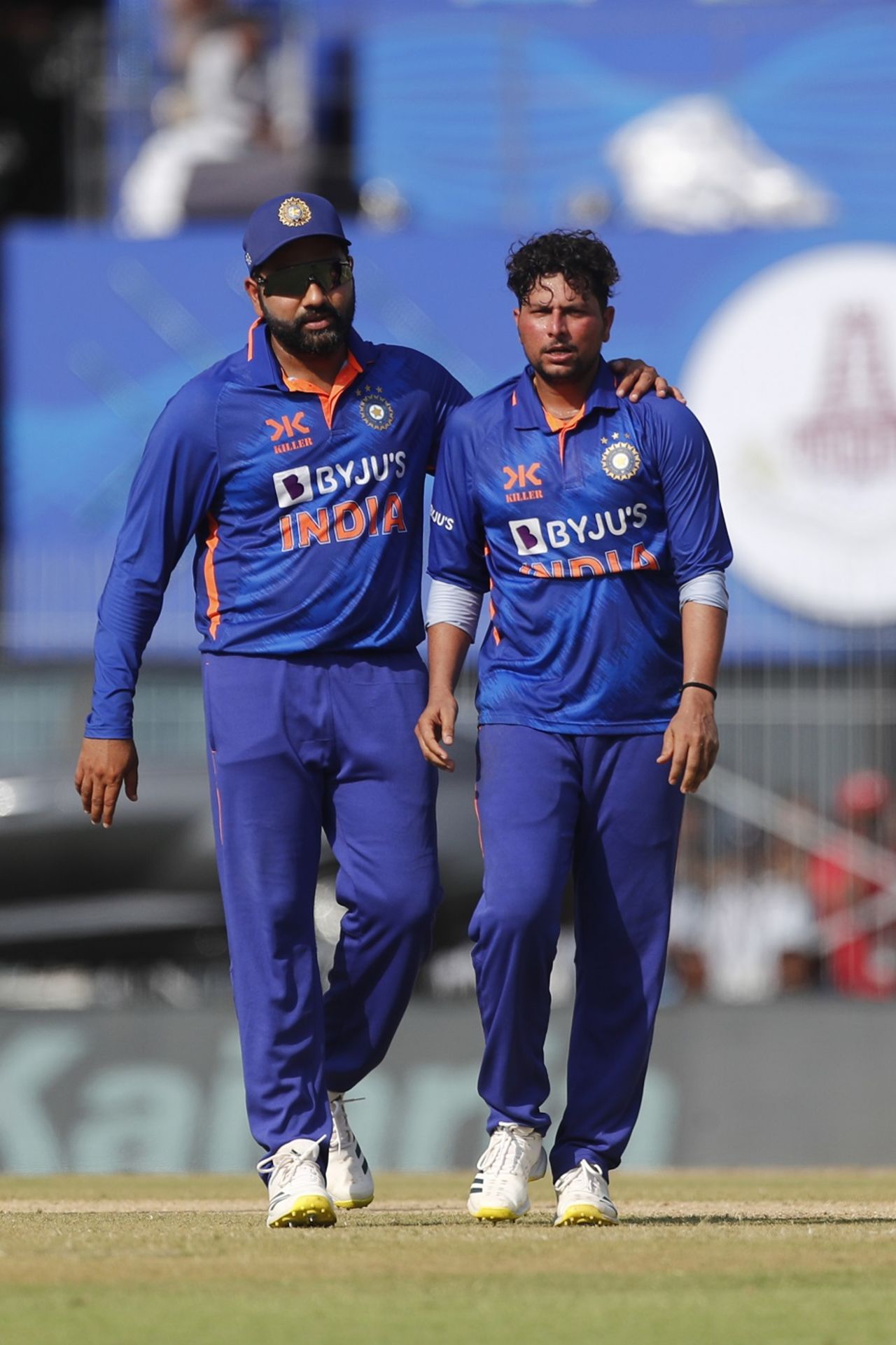 Rohit Sharma and Kuldeep Yadav have a chat in the middle, India vs Australia, 3 rd ODI, Chennai, March 22, 2023