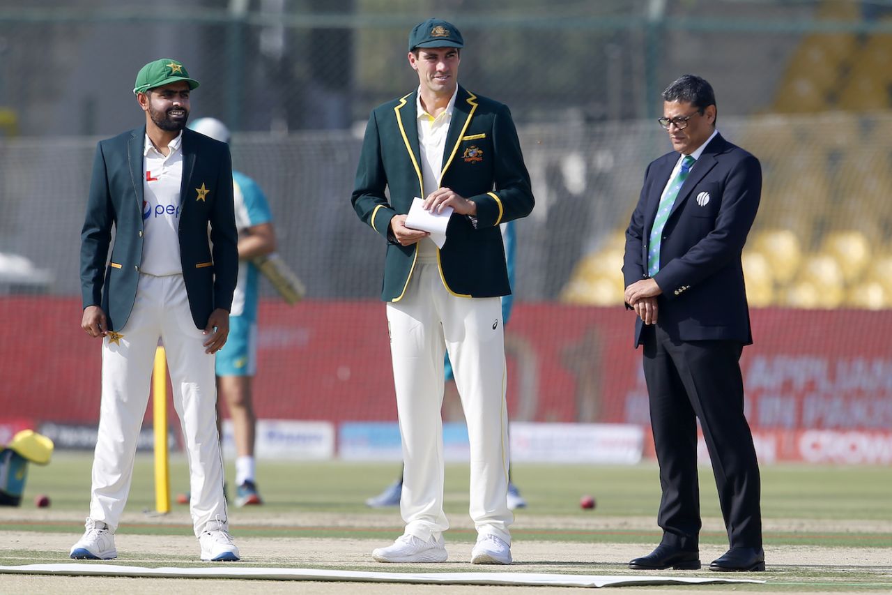 Babar Azam and Pat Cummins  and match referee Ranjan Madugalle at the toss, Pakistan vs Australia, 2nd Test, Karachi, March 12, 2022