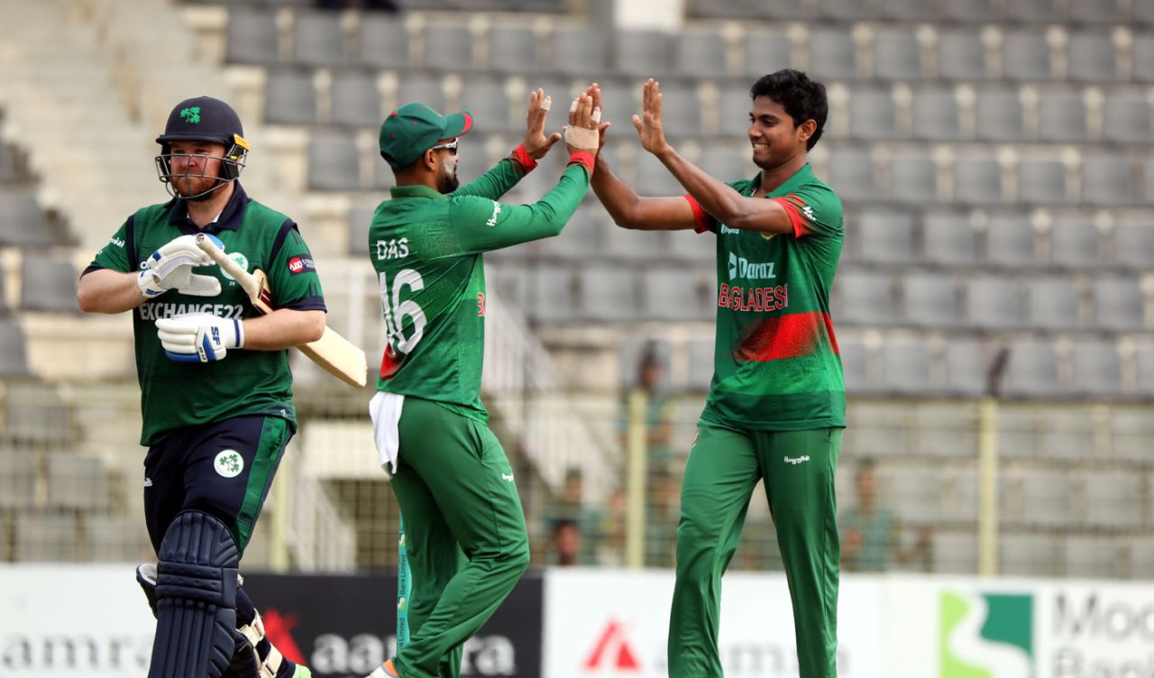 Litton Das congratulates Hasan Mahmud for dismissing Paul Stirling, Bangladesh vs Ireland, 3rd ODI, Sylhet, March 23, 2023