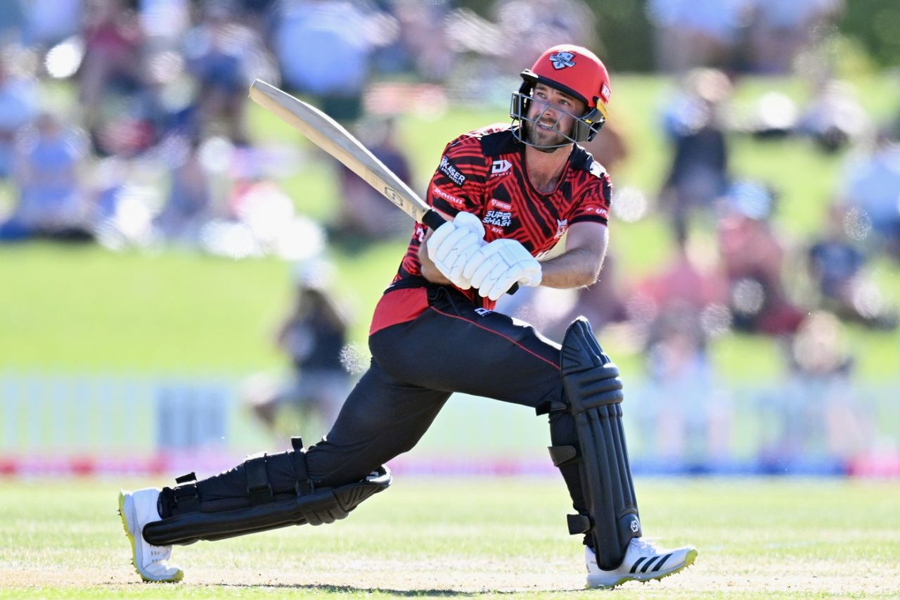Chad Bowes rolls out a reverse-sweep, Canterbury vs Otago, Super Smash 2021-22 Christchurch, December 26, 2021