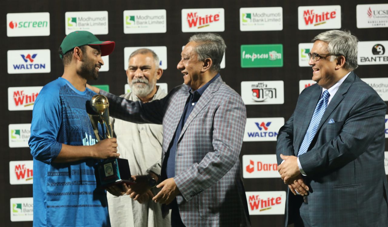 Tamim Iqbal receives the trophy after winning the series from BCB President, Nazmul Hassan, Bangladesh vs Ireland, 3rd ODI, Sylhet, March 23, 2023
