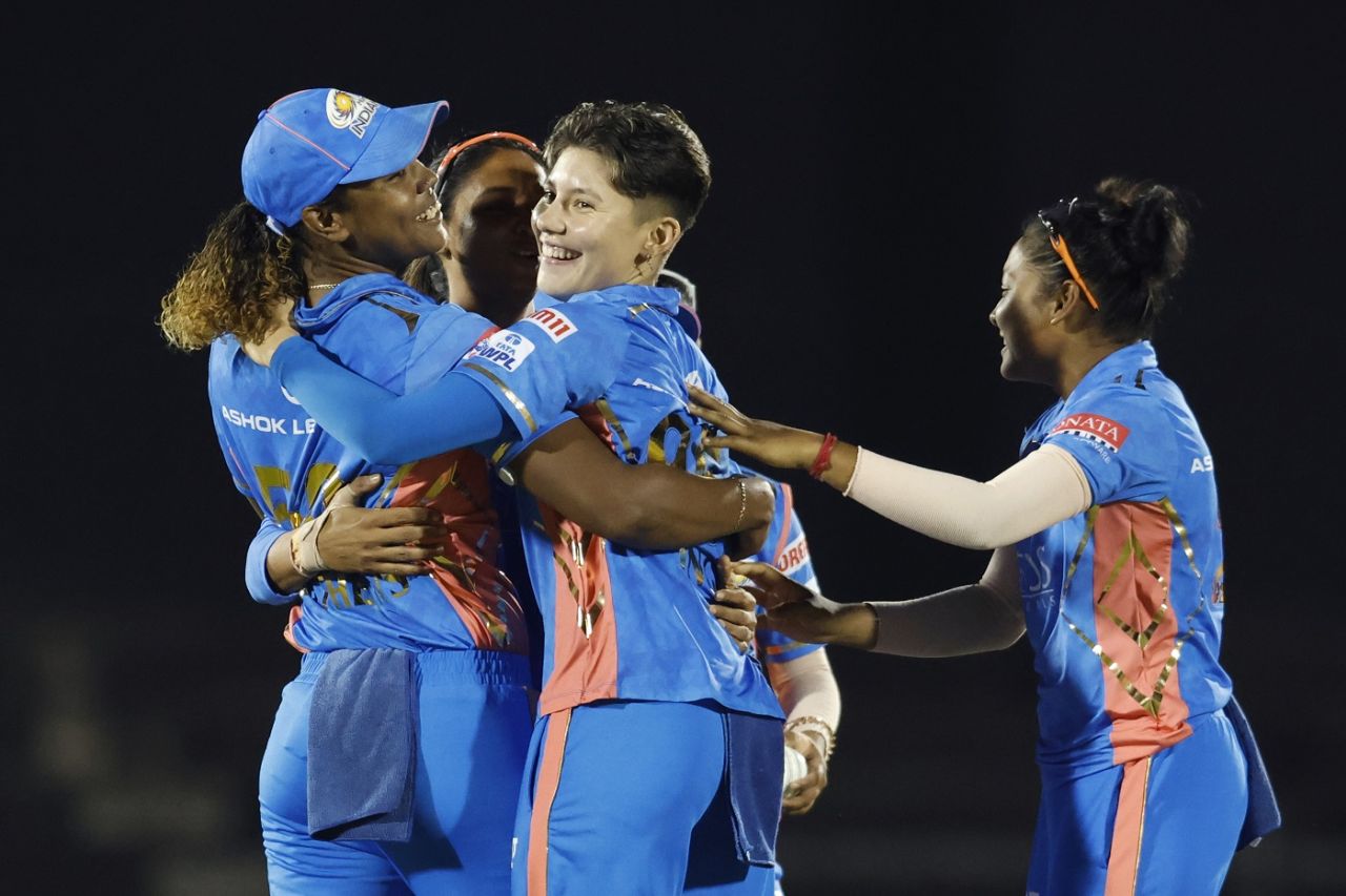 Issy Wong is congratulated by her team-mates after Alice Capsey's wicket, Delhi Capitals vs Mumbai Indians, final, Brabourne, Women's Premier League, March 26, 2023
