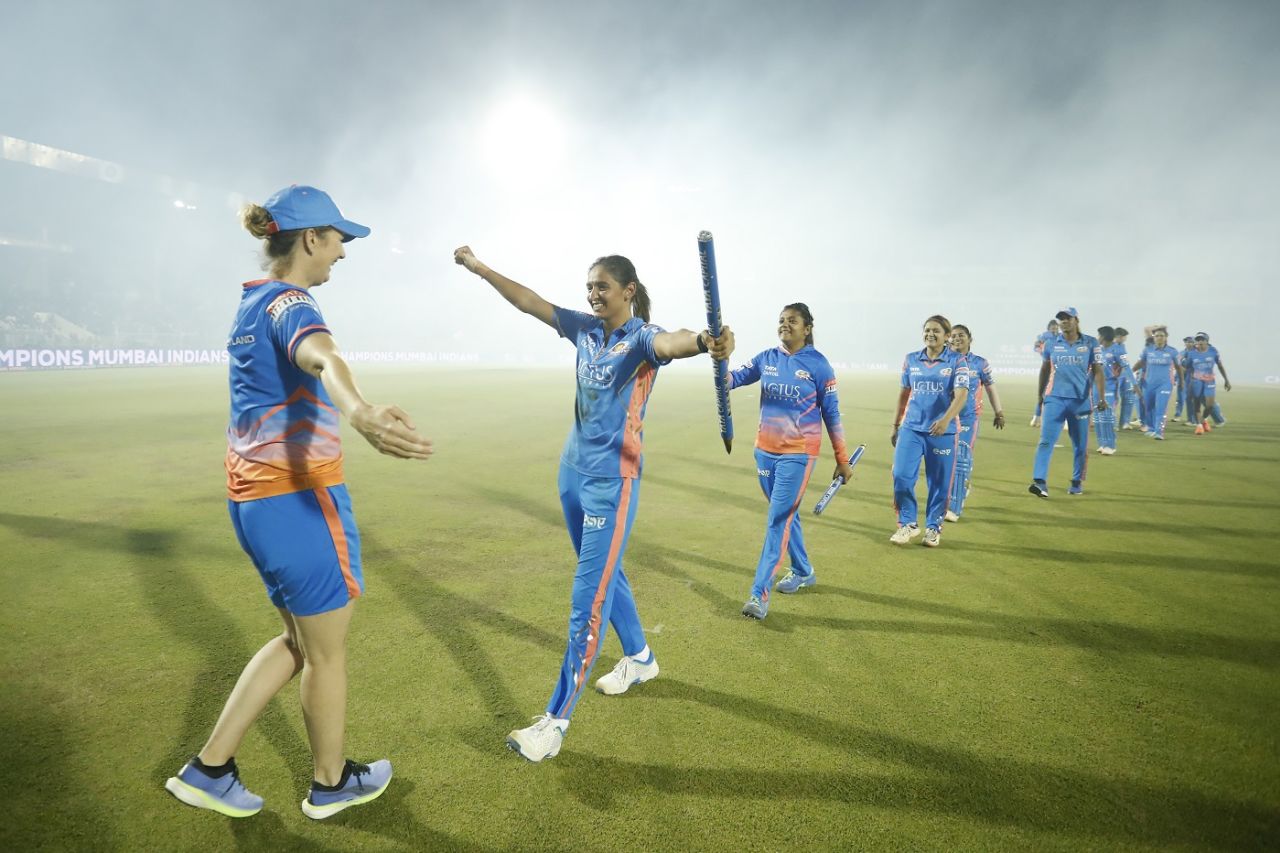Charlotte Edwards, Harmanpreet Kaur and Co are all smiles after the win, Delhi Capitals vs Mumbai Indians, final, Brabourne, Women's Premier League, March 26, 2023