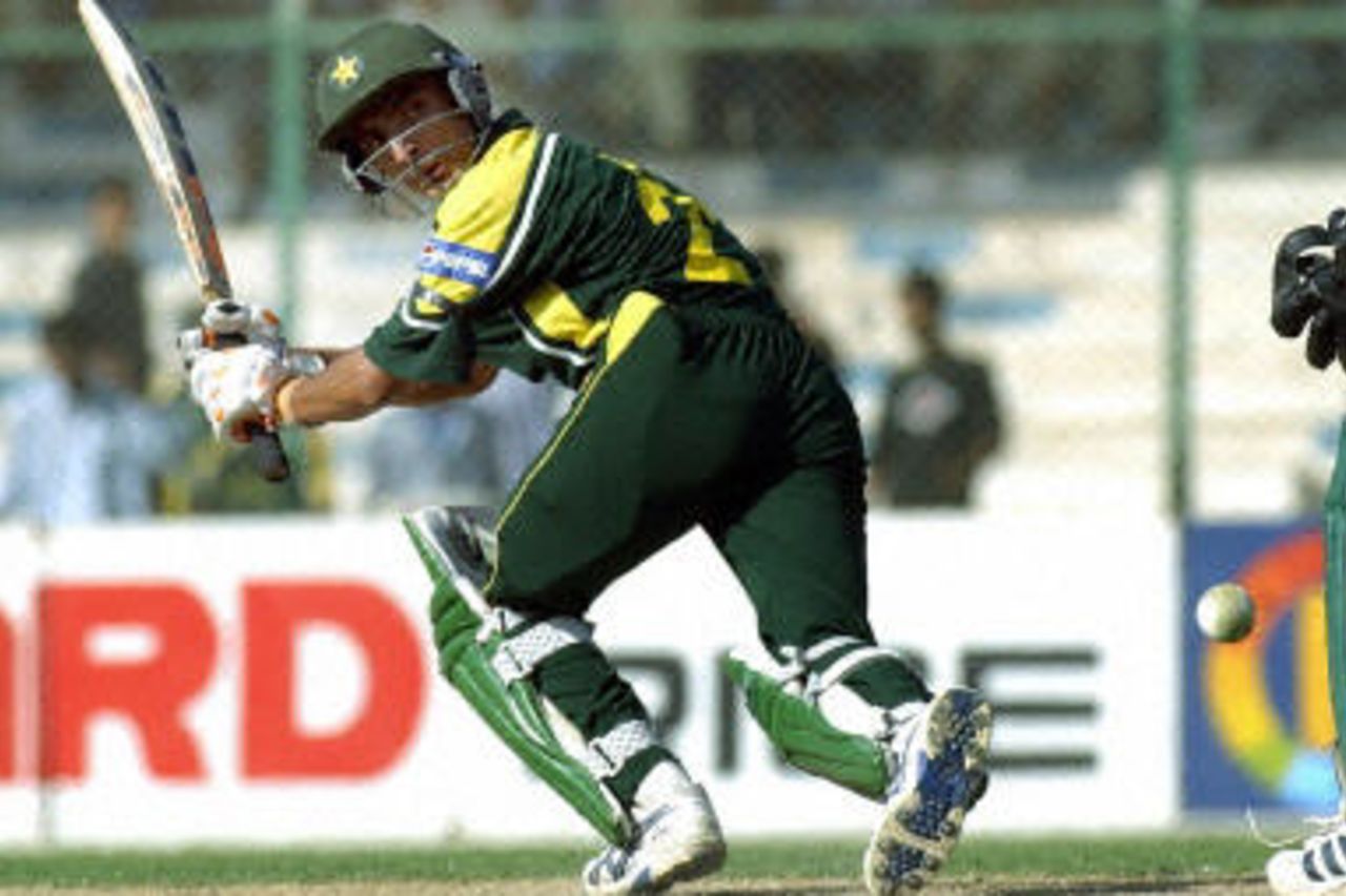 Yasir Hameed hits a boundary on his way to 82, Pakistan v Bangladesh, 5th ODI, Karachi, September 21, 2003.