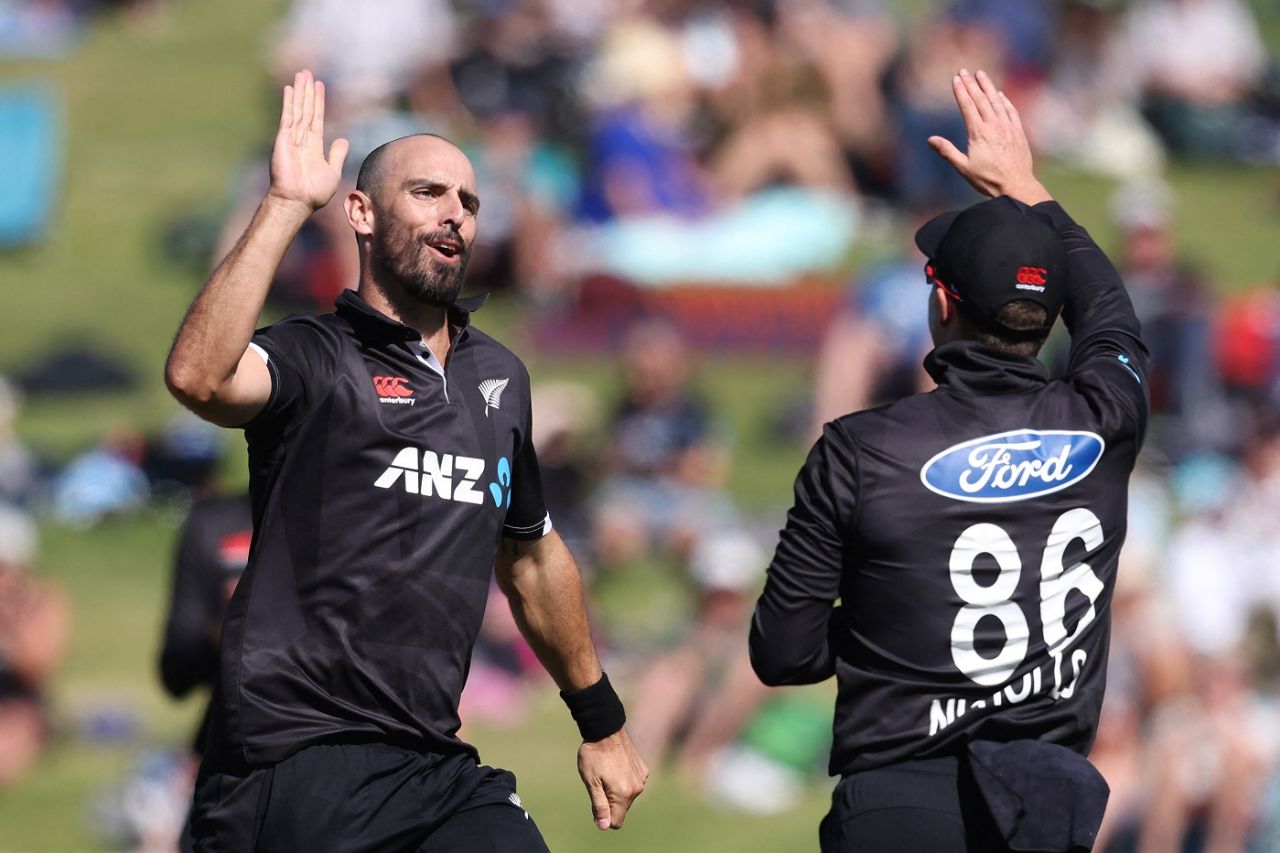 Daryl Mitchell had Charith Asalanka caught at deep midwicket, New Zealand vs Sri Lanka, 3rd ODI, Hamilton, March 31, 2023